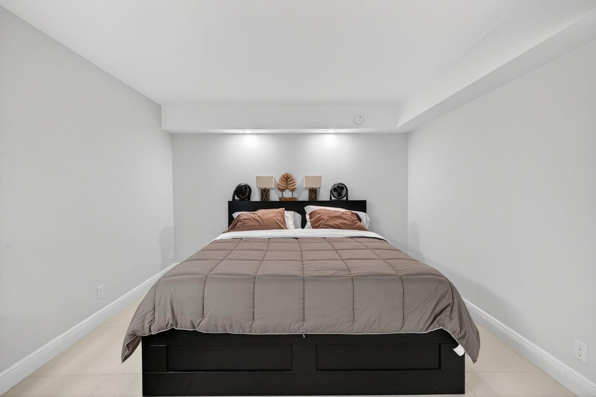 209 N Fort Lauderdale Beach Boulevard, Unit 7D, Fort Lauderdale, FL 33304 Photo