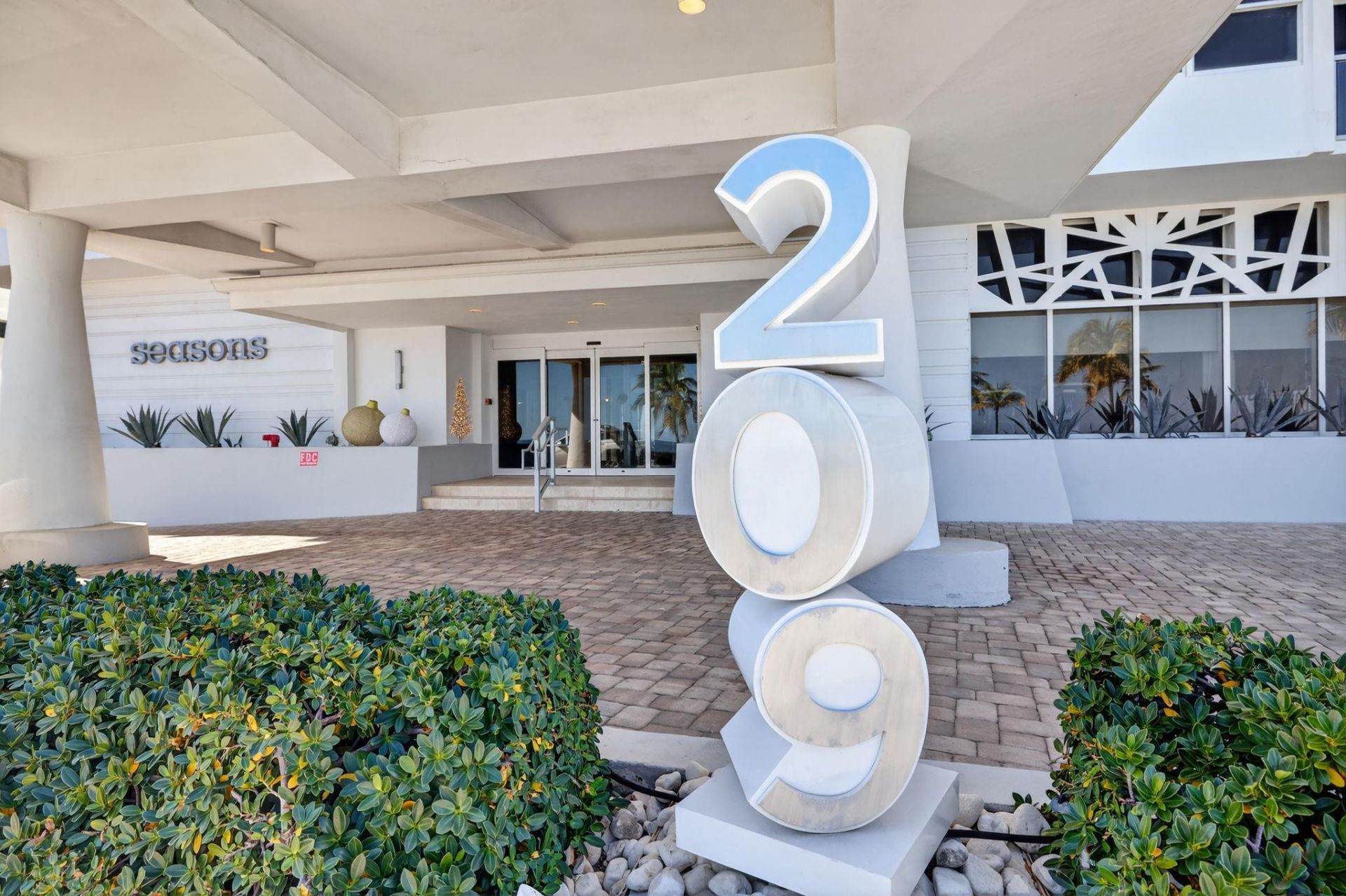 209 N Fort Lauderdale Beach Boulevard, Unit 7D, Fort Lauderdale, FL 33304 Photo