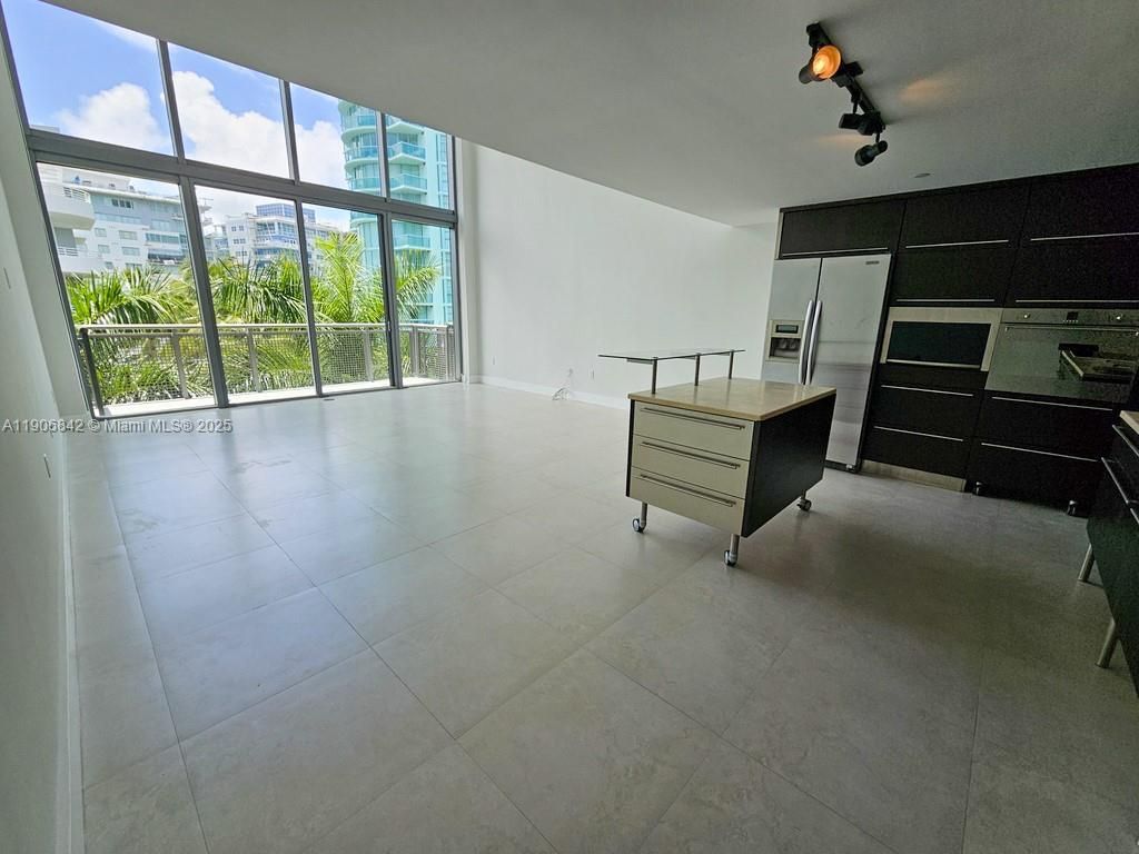 6000 Collins Ave, Unit 528, Miami Beach, FL 33140 Photo