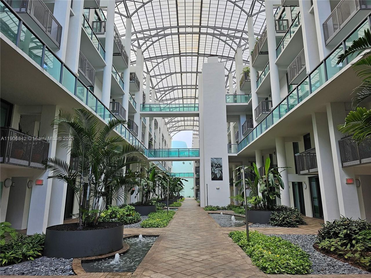 6000 Collins Ave, Unit 528, Miami Beach, FL 33140 Photo