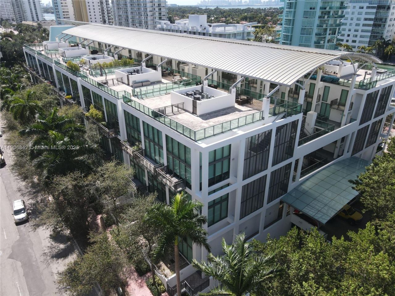 6000 Collins Ave, Unit 528, Miami Beach, FL 33140 Photo