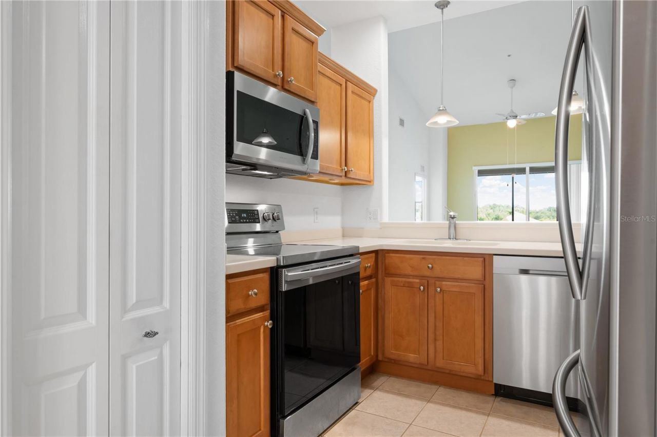 915 Fairwaycove Lane, Unit 204, Bradenton, FL 34212 Photo