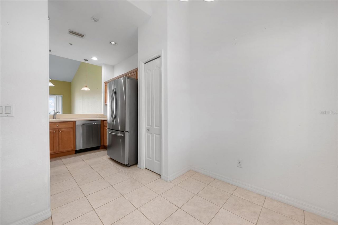 915 Fairwaycove Lane, Unit 204, Bradenton, FL 34212 Photo