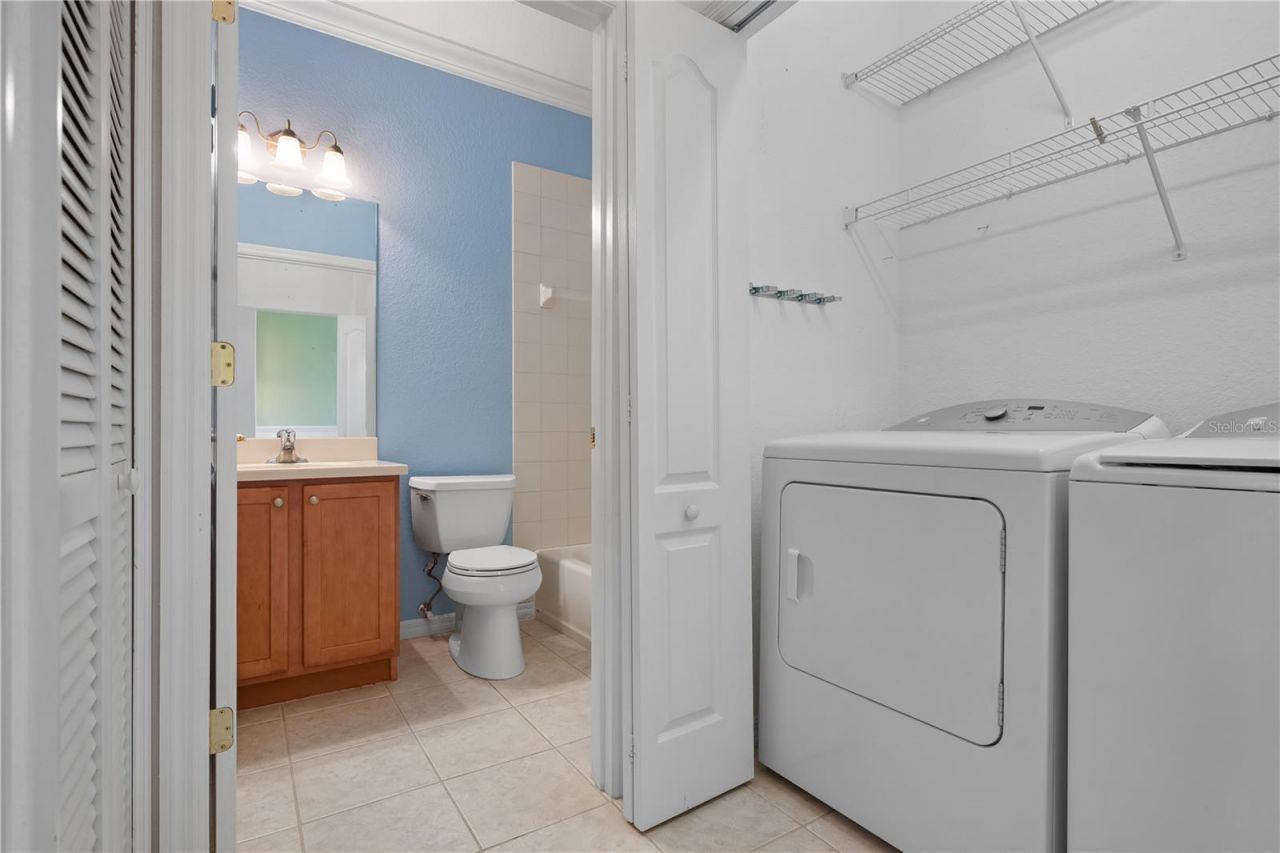 915 Fairwaycove Lane, Unit 204, Bradenton, FL 34212 Photo