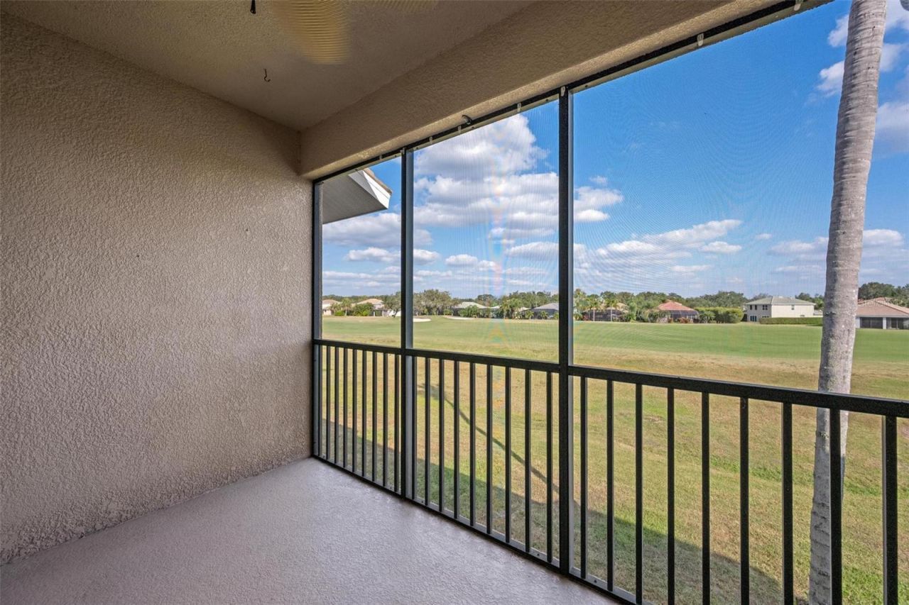 915 Fairwaycove Lane, Unit 204, Bradenton, FL 34212 Photo