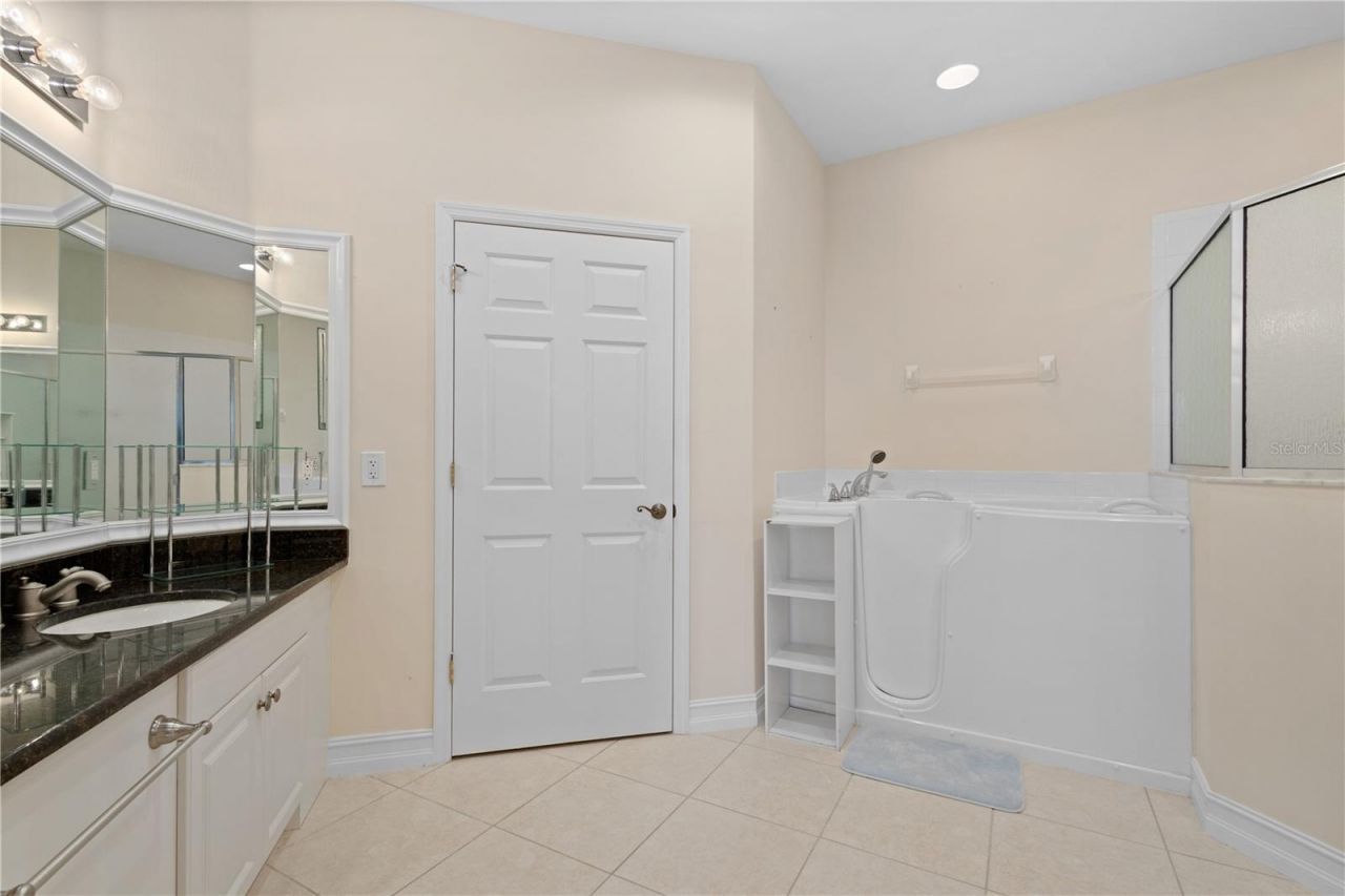 25555 Heritage Lake Boulevard, Unit 27, Punta Gorda, FL 33983 Photo