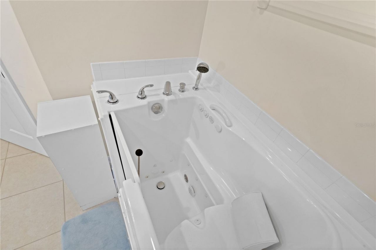 25555 Heritage Lake Boulevard, Unit 27, Punta Gorda, FL 33983 Photo