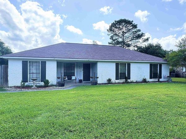 5624 Deanne Marie Dr, Zachary, LA 70791