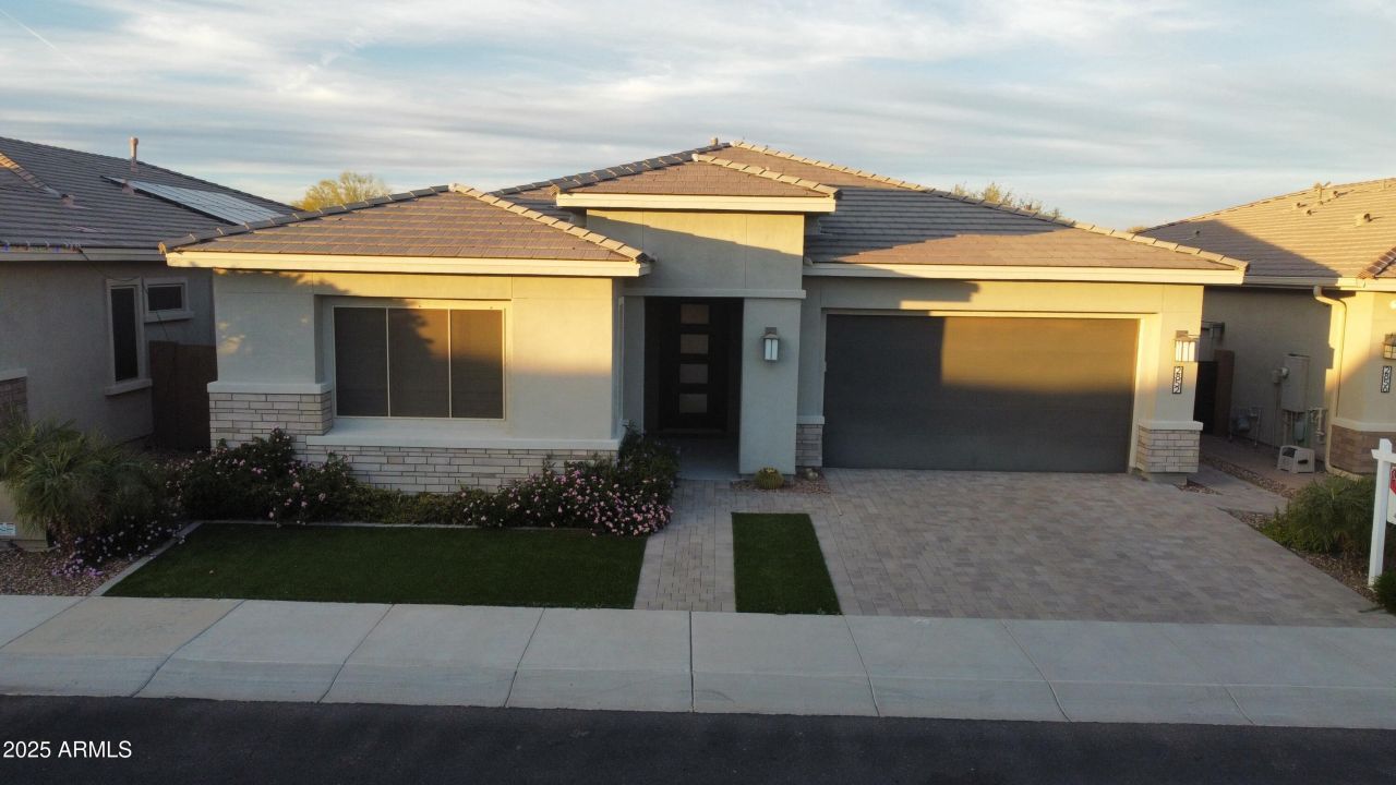 2852 E Robin Lane E, Phoenix, AZ 85050 Main Photo