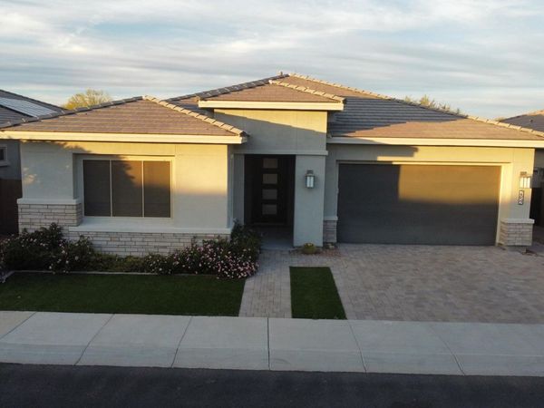 2852 E ROBIN Lane E, Phoenix, AZ 85050