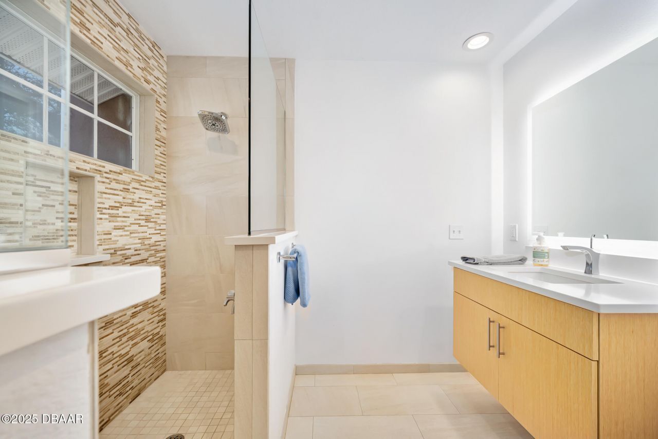 2432 Dodge Drive, Daytona Beach, FL 32118 Photo