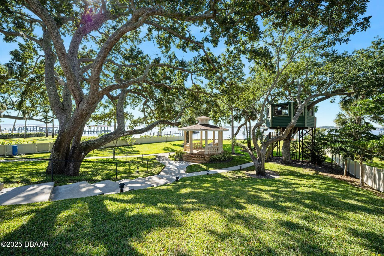 2432 Dodge Drive, Daytona Beach, FL 32118 Photo