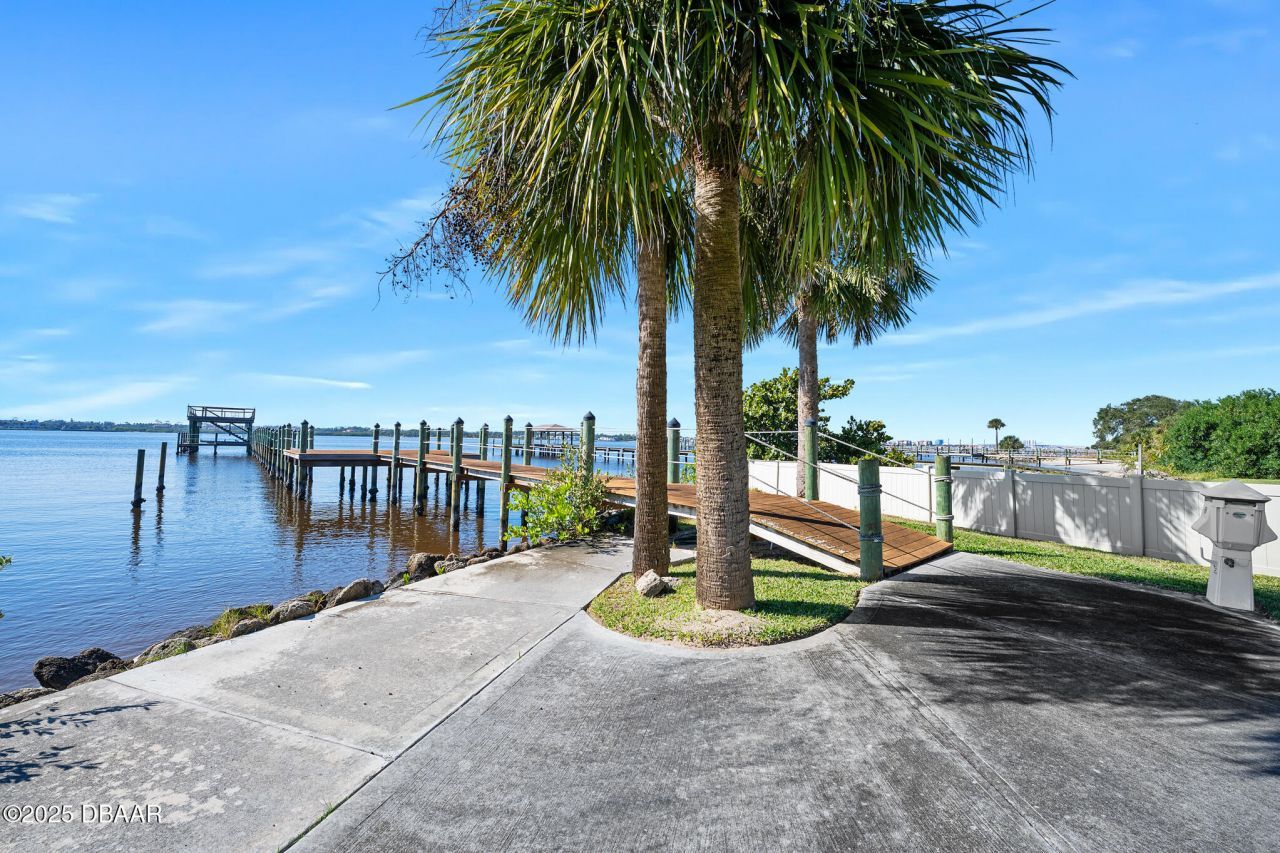 2432 Dodge Drive, Daytona Beach, FL 32118 Photo