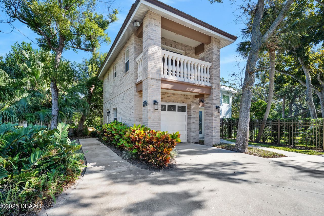 2432 Dodge Drive, Daytona Beach, FL 32118 Photo