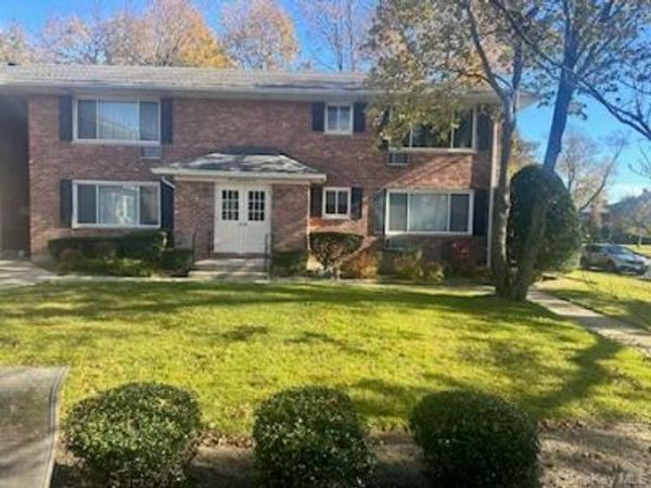 141 Edmunton Drive, Unit G-18, North Babylon, NY 11703