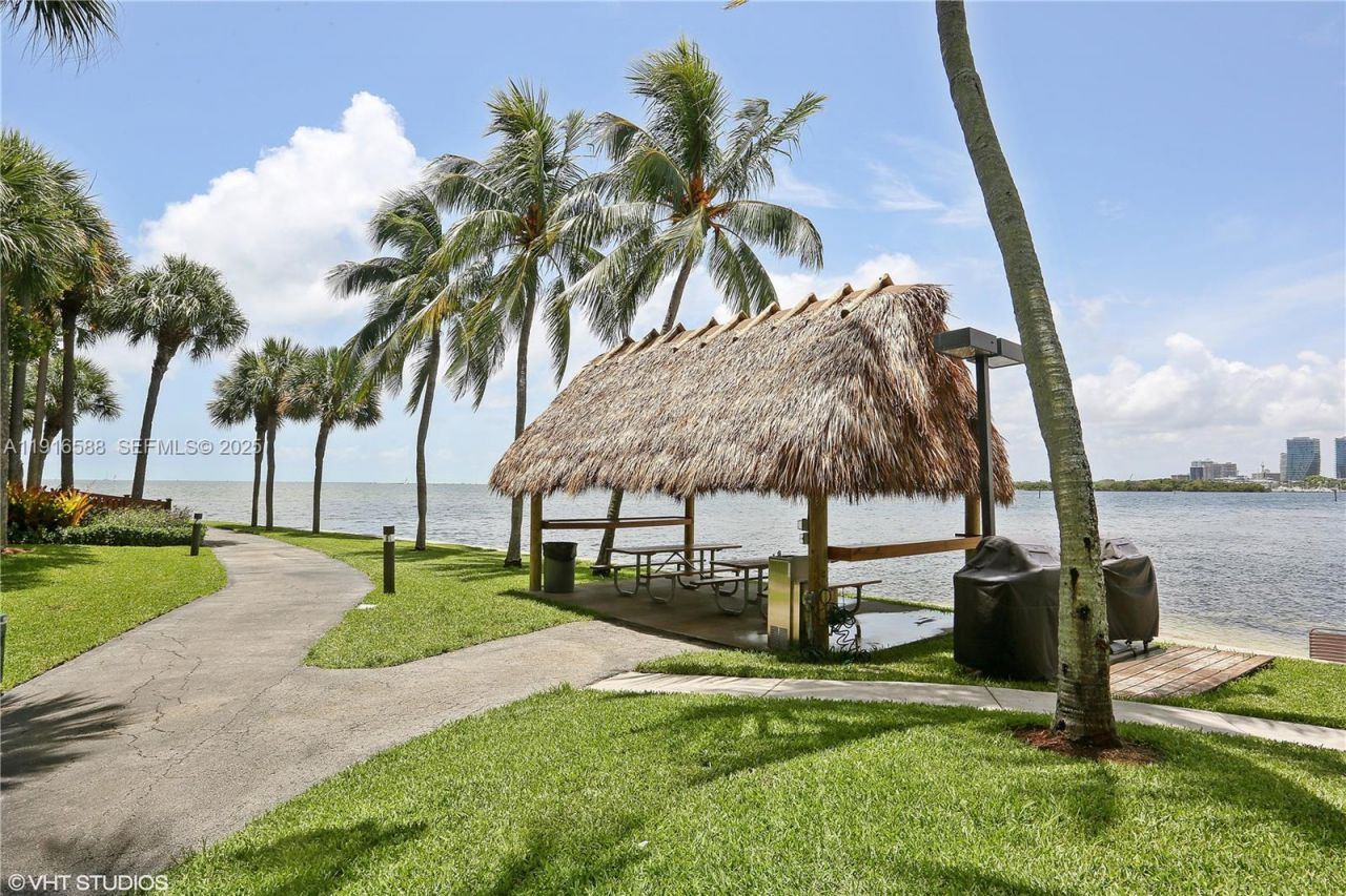 4 Grove Isle Dr. #d-13, Miami, FL 33133 Photo