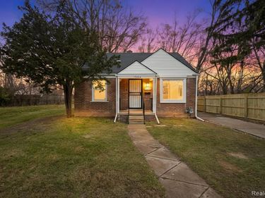 17326 Kentfield Street, Detroit, MI 48219