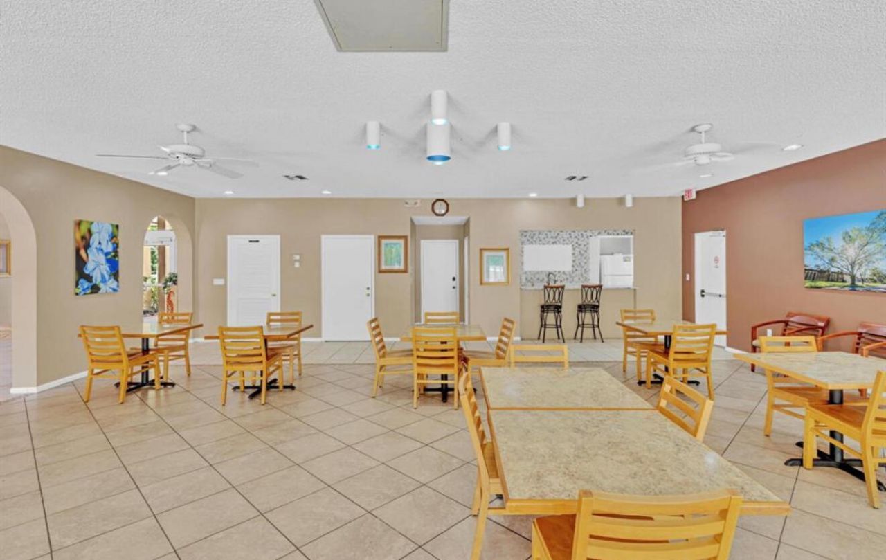 906 SW 9th Street Circle, Unit 204, Boca Raton, FL 33486 Photo