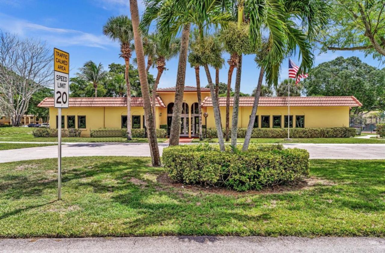 906 SW 9th Street Circle, Unit 204, Boca Raton, FL 33486 Photo