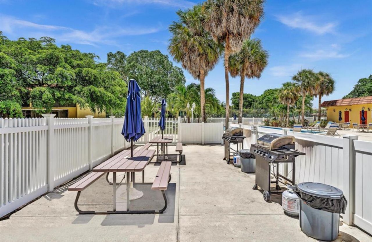 906 SW 9th Street Circle, Unit 204, Boca Raton, FL 33486 Photo