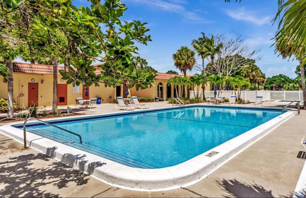 906 SW 9th Street Circle, Unit 204, Boca Raton, FL 33486 Photo