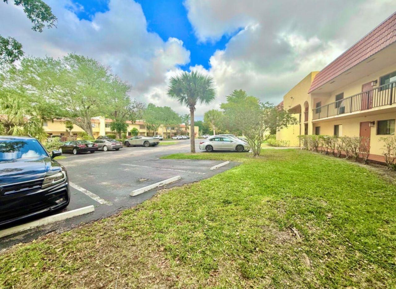 906 SW 9th Street Circle, Unit 204, Boca Raton, FL 33486 Photo