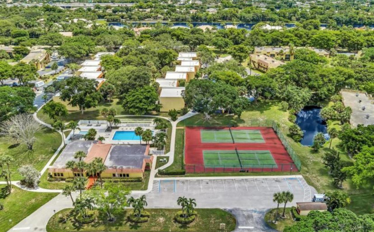 906 SW 9th Street Circle, Unit 204, Boca Raton, FL 33486 Photo