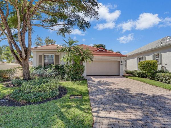 8241 Heritage Club Drive, West Palm Beach, FL 33412