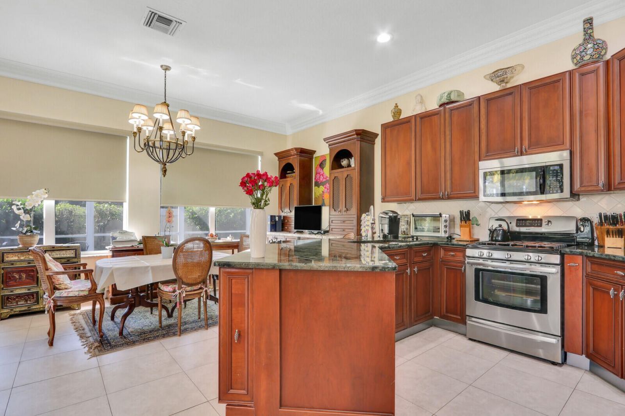 8241 Heritage Club Drive, West Palm Beach, FL 33412 Photo