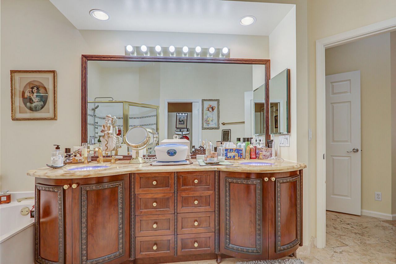 8241 Heritage Club Drive, West Palm Beach, FL 33412 Photo