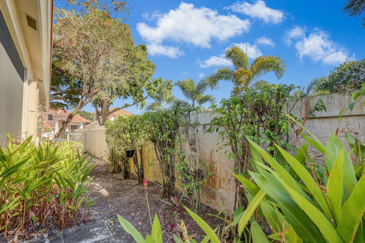 8241 Heritage Club Drive, West Palm Beach, FL 33412 Photo