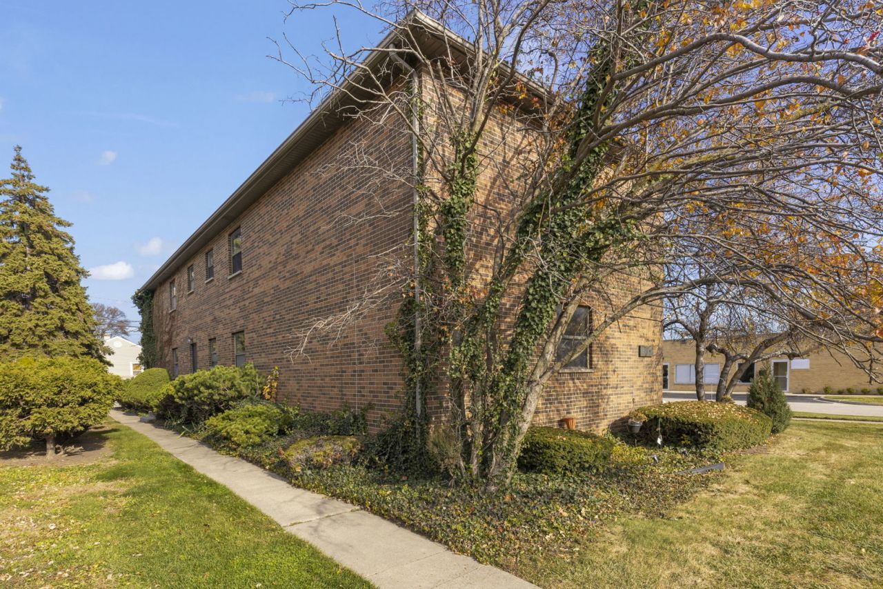 5700 Saint Charles Road, Berkeley, IL 60163 Main Photo