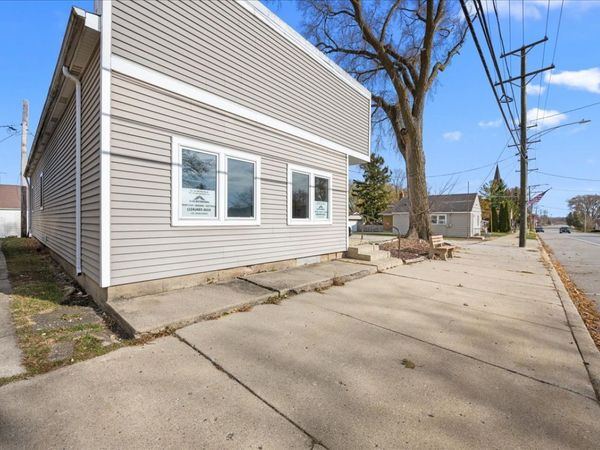 165 S Main Street, Burlington, IL 60109