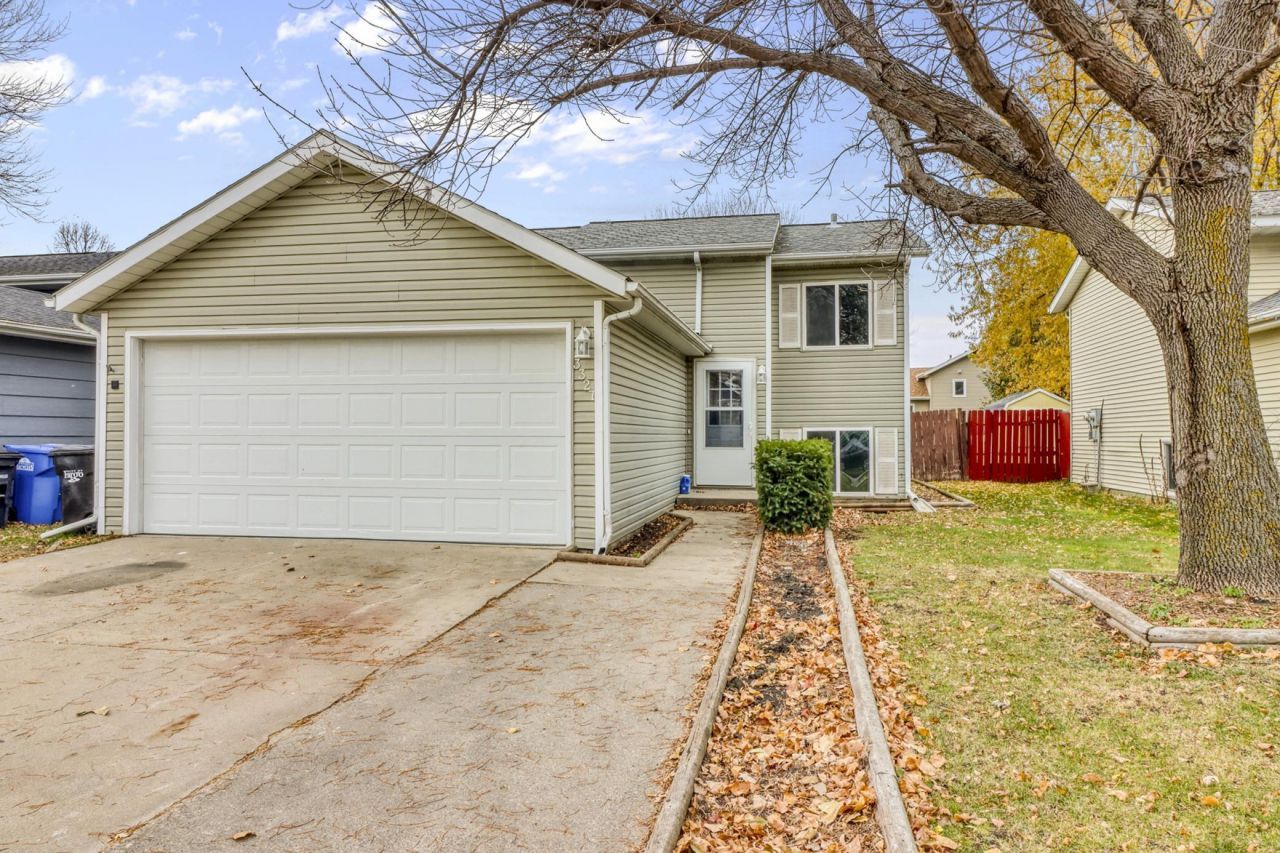 3327 19th Street S, Fargo, ND 58104 Main Photo