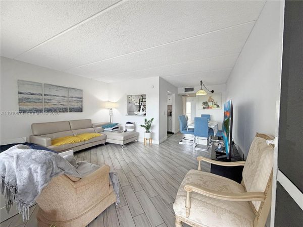 500 W Village Green Cir W, Unit 203, Palm Springs, FL 33461