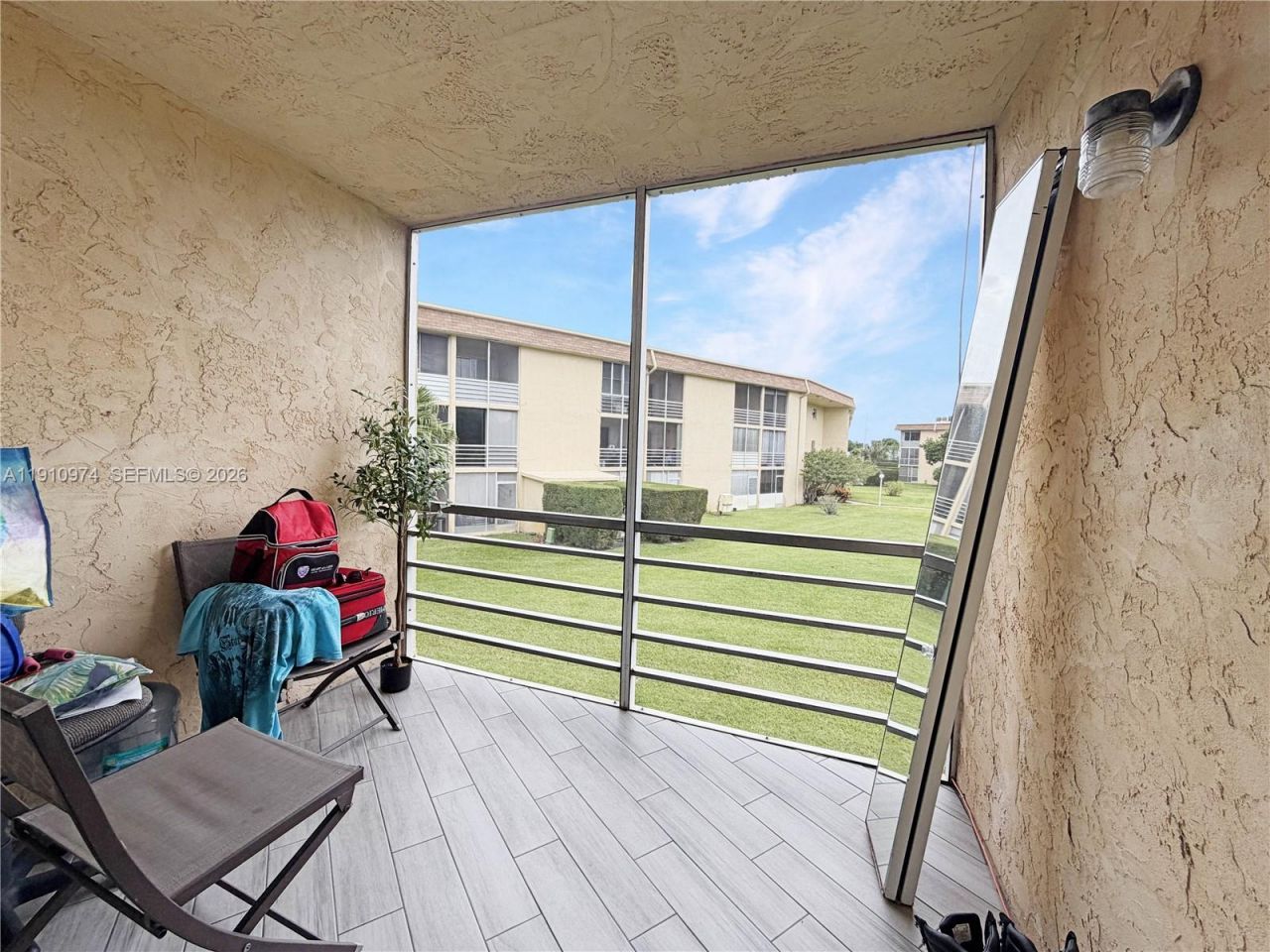 500 W Village Green Cir W, Unit 203, Palm Springs, FL 33461 Photo