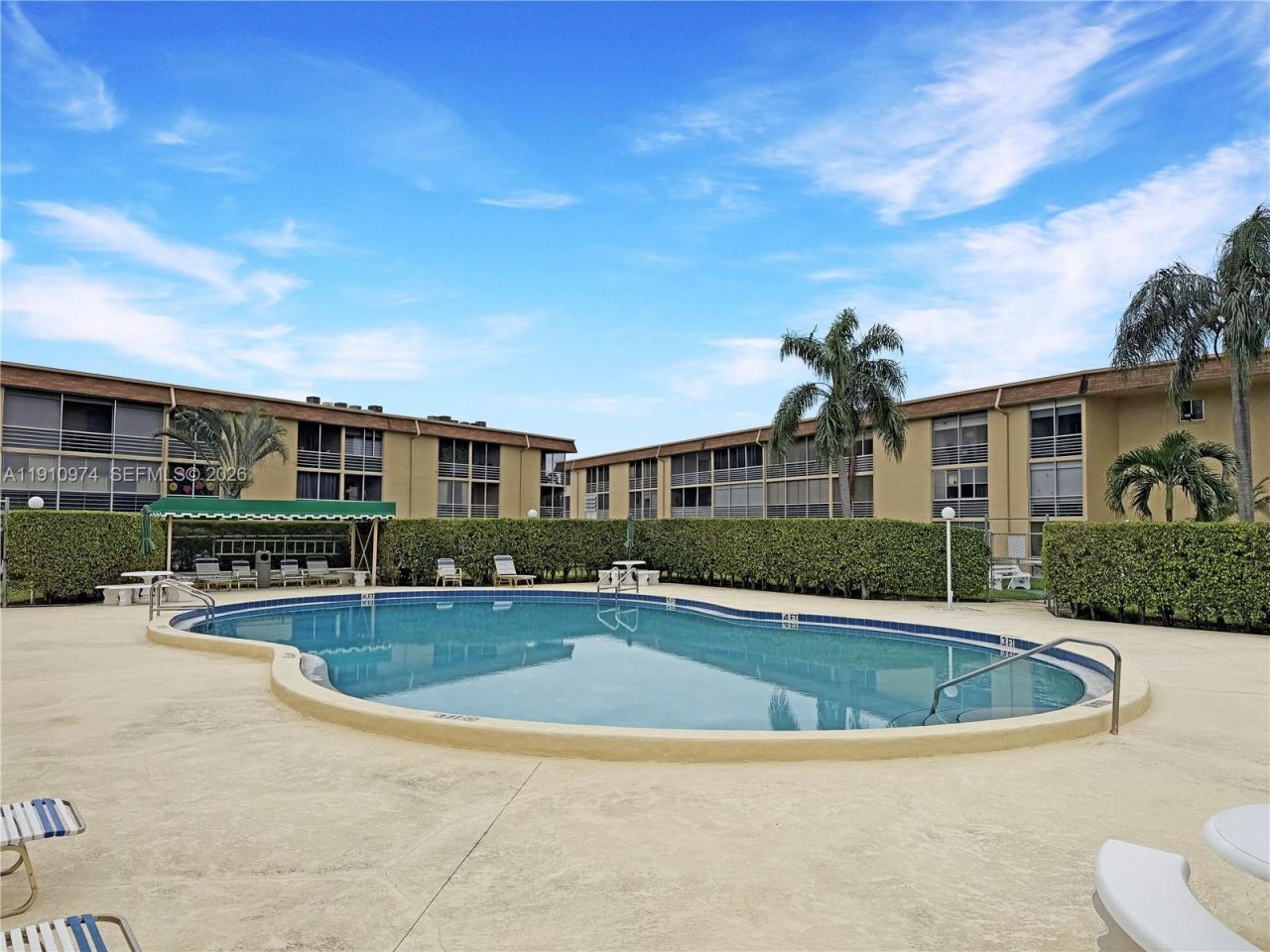 500 W Village Green Cir W, Unit 203, Palm Springs, FL 33461 Photo