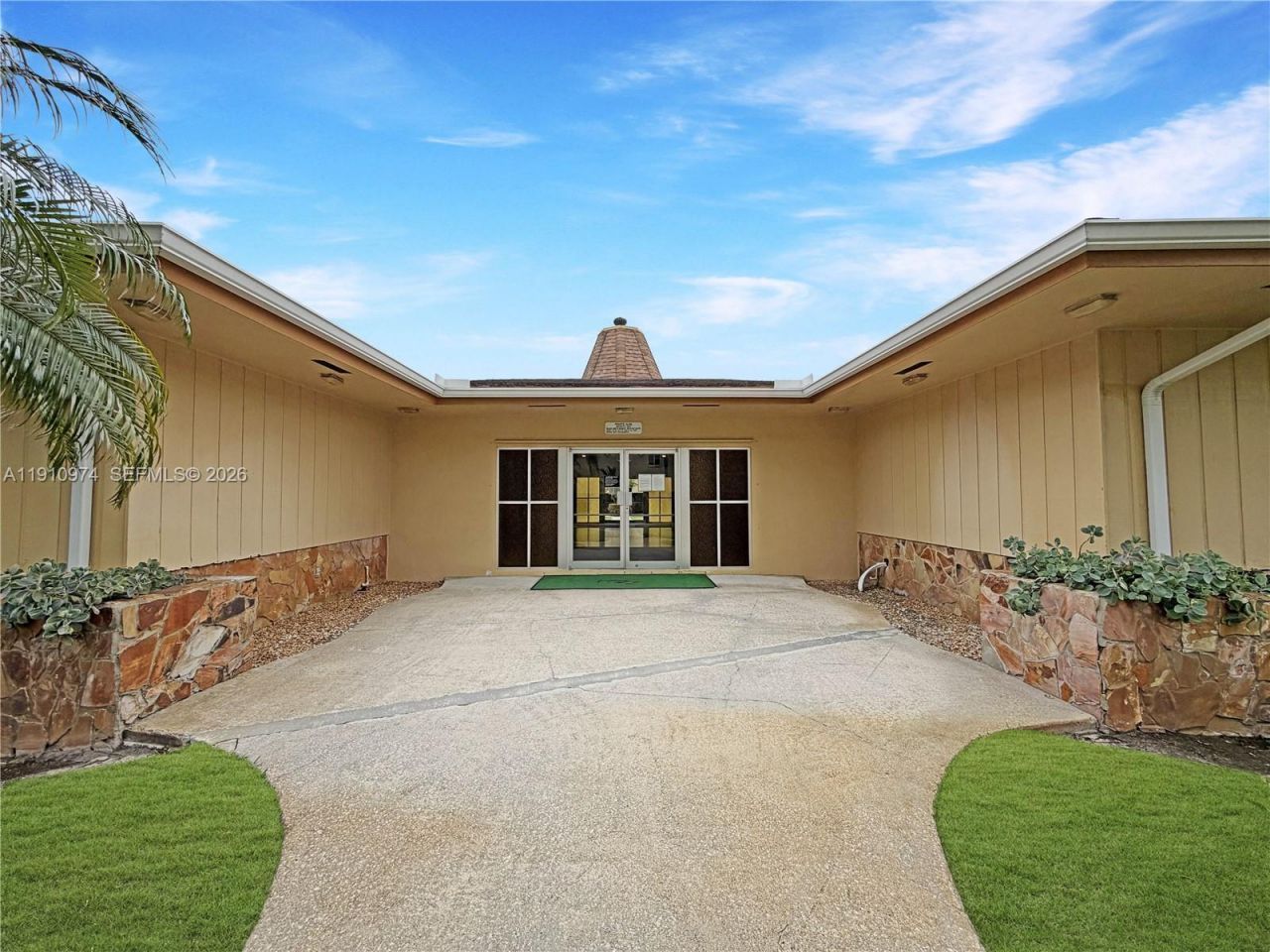 500 W Village Green Cir W, Unit 203, Palm Springs, FL 33461 Photo