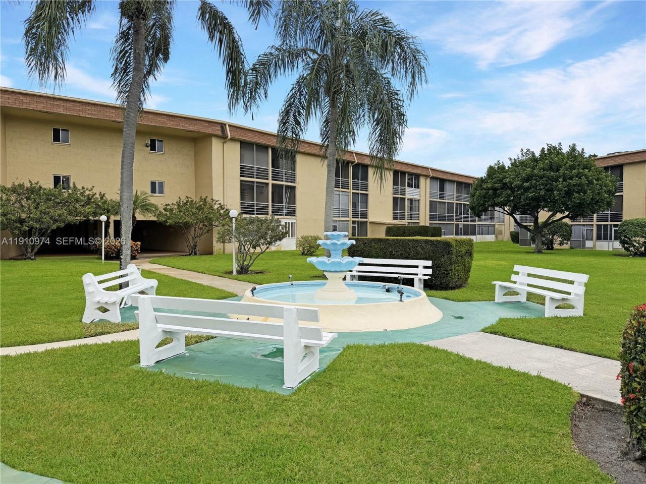 500 W Village Green Cir W, Unit 203, Palm Springs, FL 33461 Photo