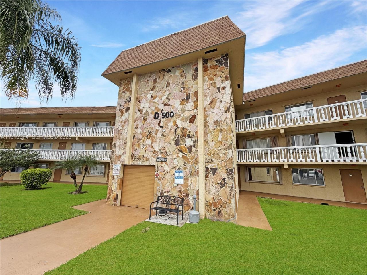 500 W Village Green Cir W, Unit 203, Palm Springs, FL 33461 Photo