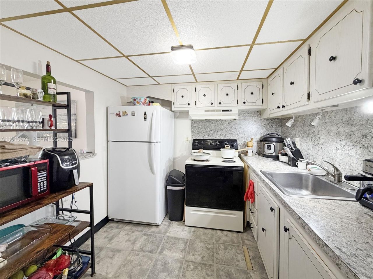 500 W Village Green Cir W, Unit 203, Palm Springs, FL 33461 Photo