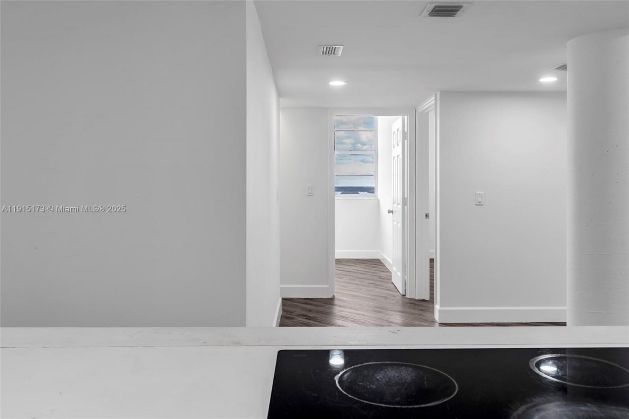 825 Brickell Bay Dr, Unit 1942, Miami, FL 33131 Photo