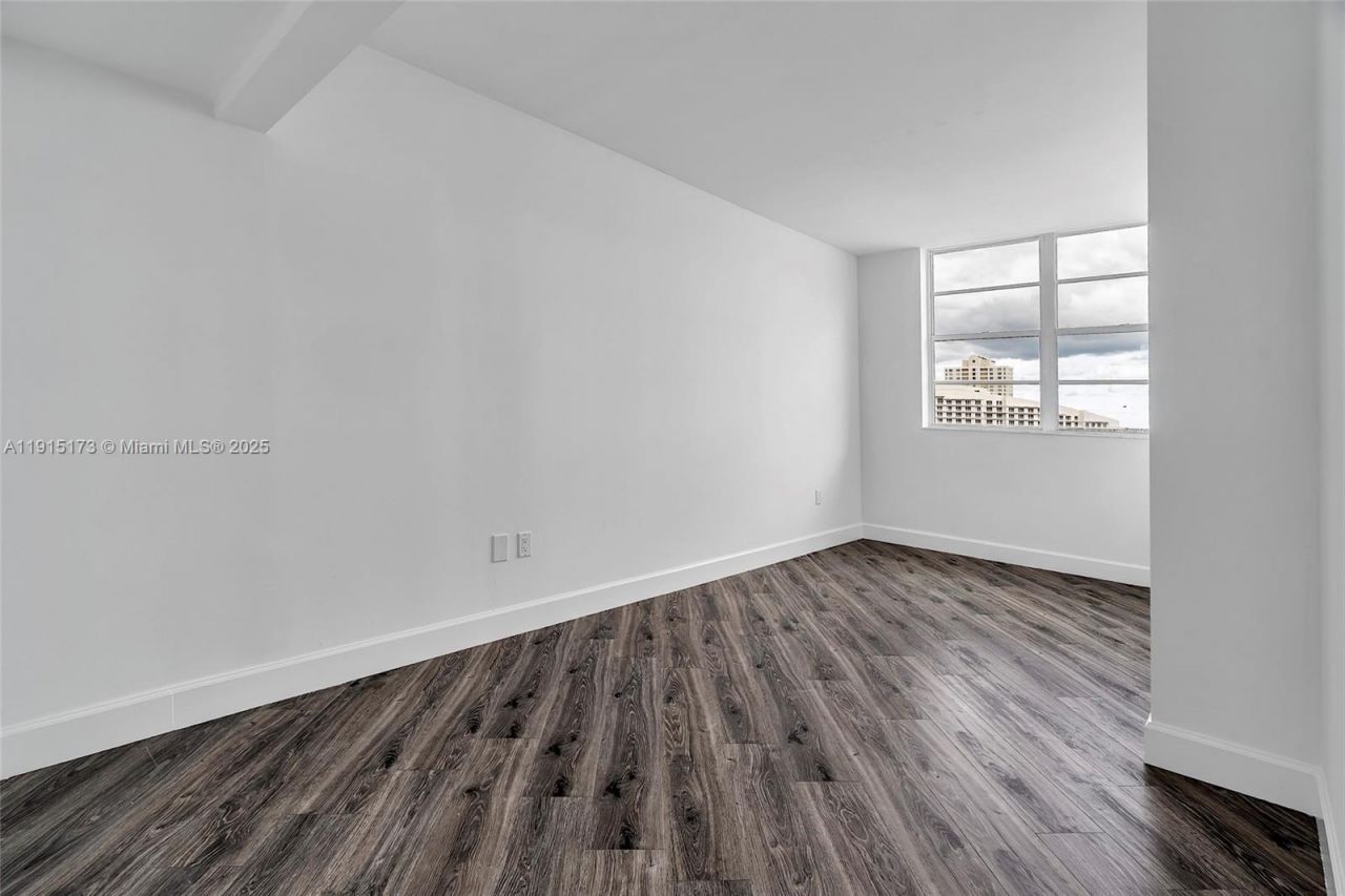 825 Brickell Bay Dr, Unit 1942, Miami, FL 33131 Photo