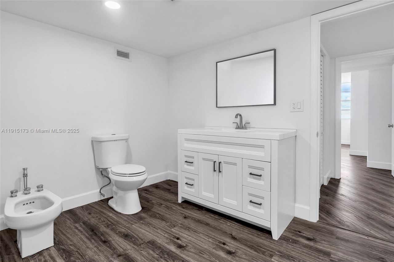 825 Brickell Bay Dr, Unit 1942, Miami, FL 33131 Photo