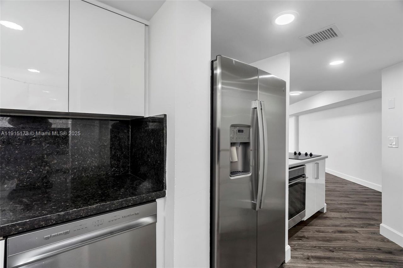 825 Brickell Bay Dr, Unit 1942, Miami, FL 33131 Photo