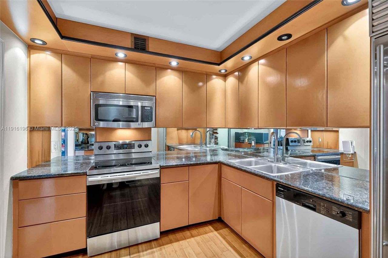 2 Grove Isle Dr, Unit B1804, Coconut Grove, FL 33133 Photo