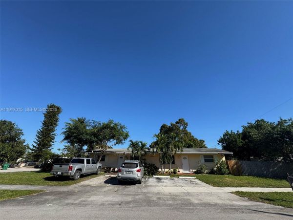2200 SW 42nd Ave, Fort Lauderdale, FL 33317