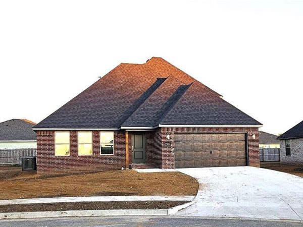 2705 N Penny Street, Siloam Springs, AR 72761