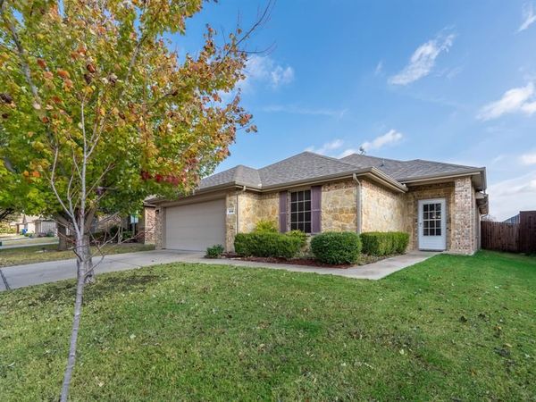 216 Chimney Rock Drive, Waxahachie, TX 75167