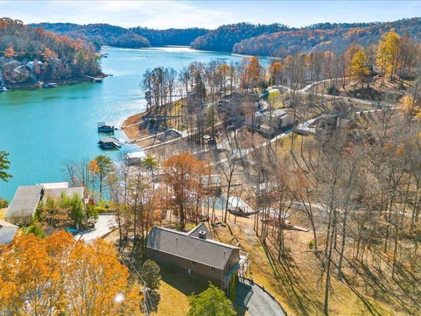 128 Fox Lane, LaFollette, TN 37766